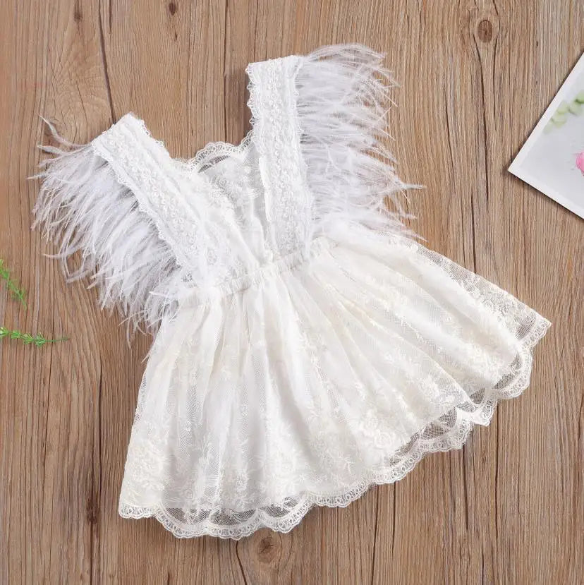 Vestido de festa Batizado branco Rendas e Plumas Bebê Menina