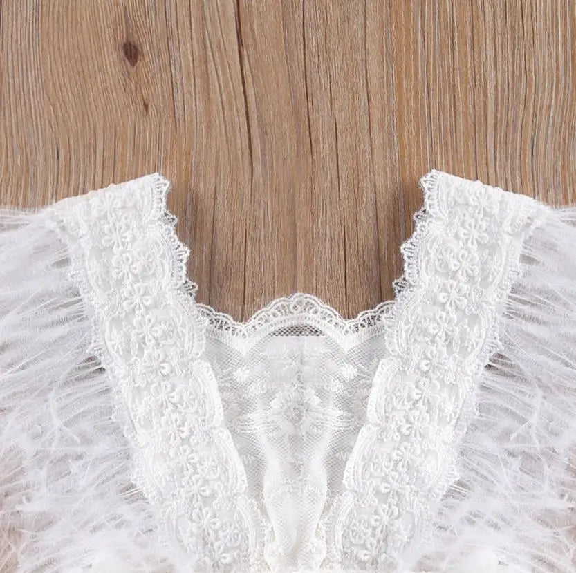 Vestido de festa Batizado branco Rendas e Plumas Bebê Menina