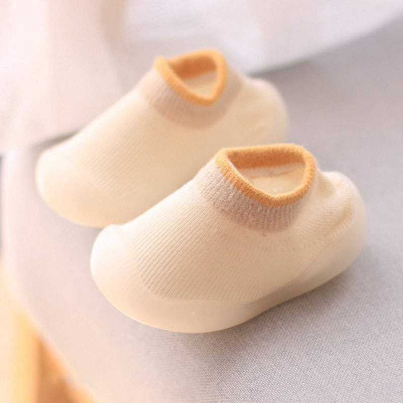 Sapato para bebe 2024 de 2 meses