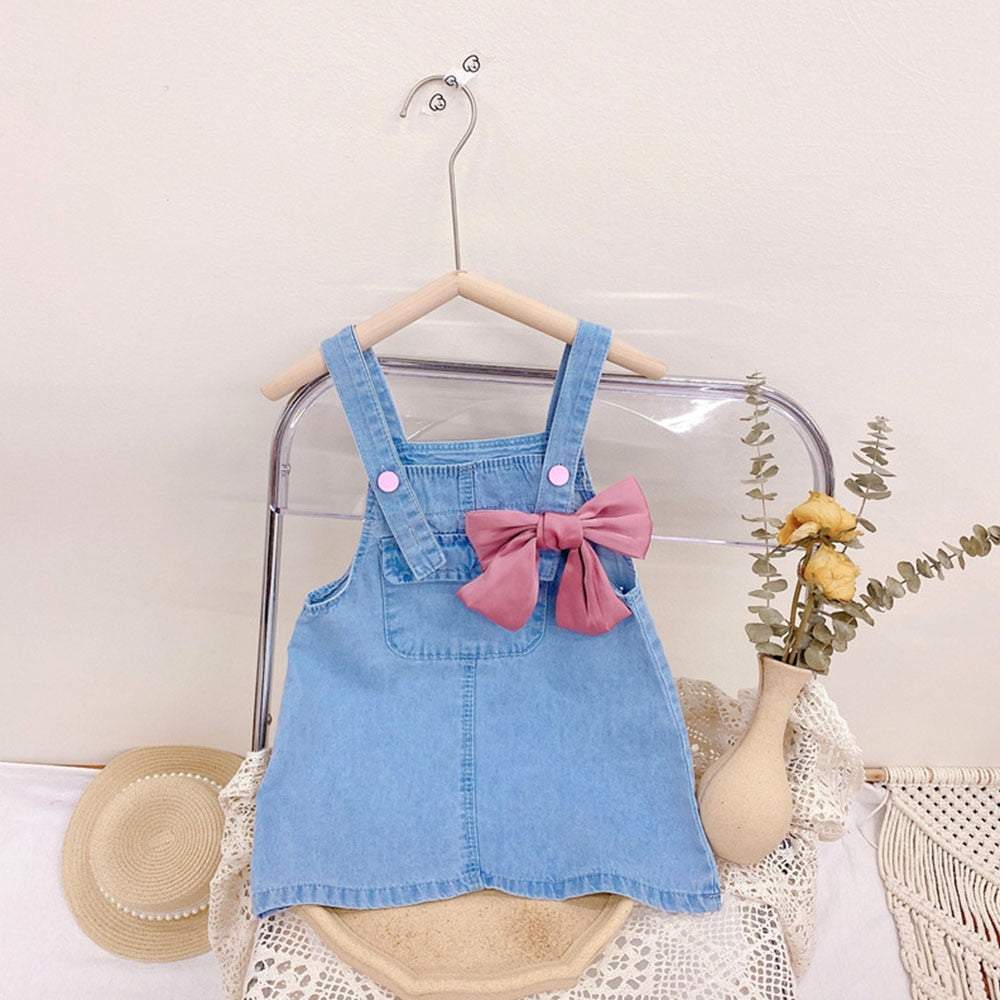 Vestido-Jardineira Jeans Laço Infantil Menina | 2-7 Anos-vestido de verão menina 2 anos,vestido de verão menina 3 anos,vestido de verão menina 4 anos,vestido de verão menina 5 anos,vestido jeans bebê menina,vestido jeans menina 3 anos,vestido jeans menina 4 anos,vestido jeans menina 5 anos,vestido jeans menina 6 anos,vestido jeans menina 7 anos,vestido jeans menina alcinha,vestido jeans menina alcinha jardineira,vestido jeans menina verão,Vestido-Jardineira Jeans Laço Infantil Menina